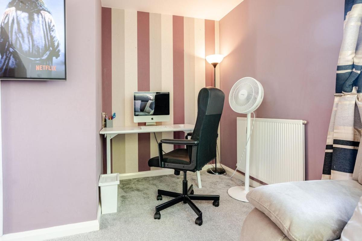Comfortable 3-Storey House With Free Car Parking Manchester Exterior photo