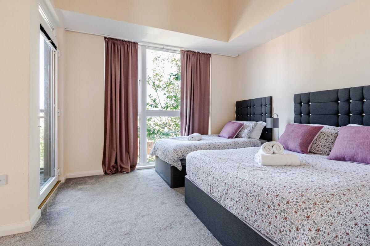 Comfortable 3-Storey House With Free Car Parking Manchester Exterior photo